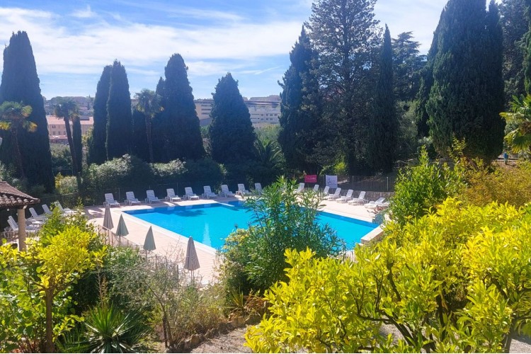 Grasse Club 3* en Chambre individuelle SANS SUPPLEMENT